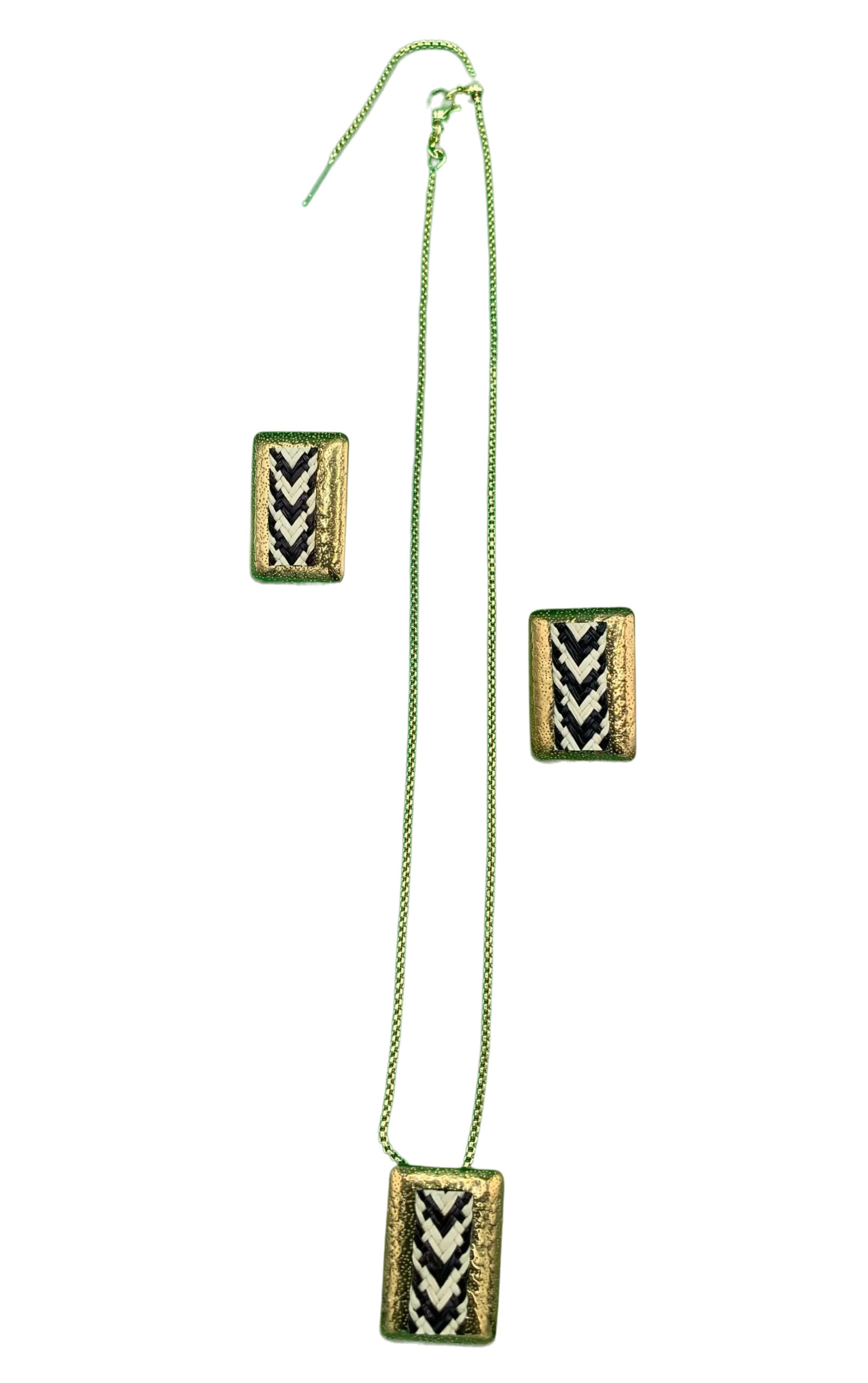 Juego de aretes y collar